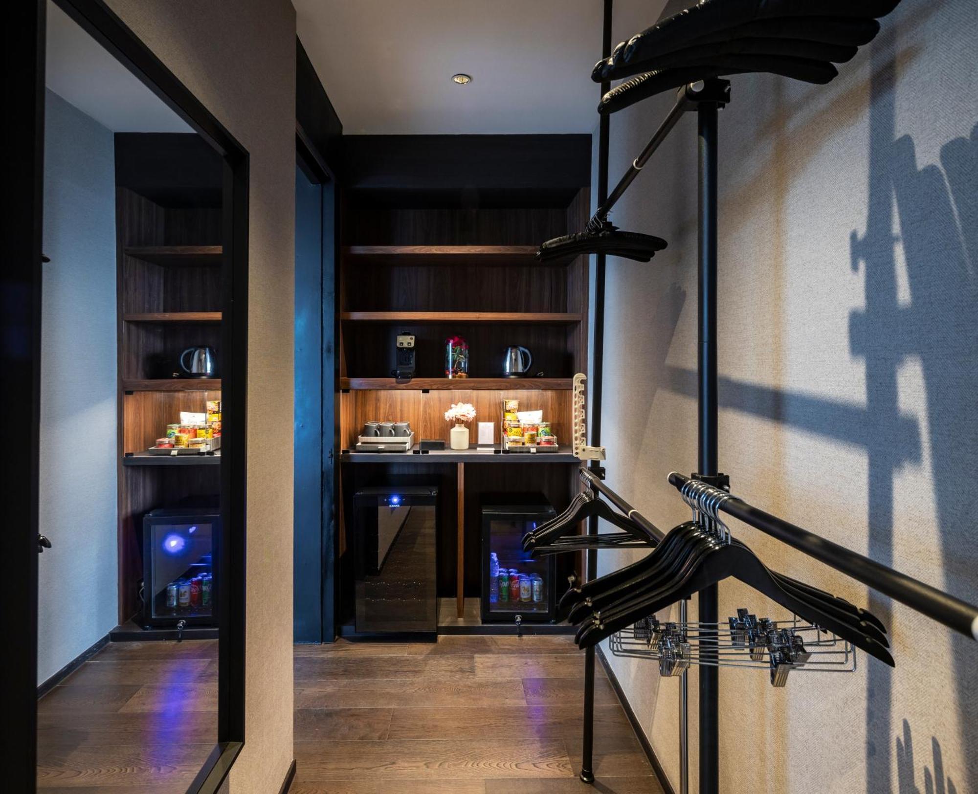 Walton Suites Sukhumvit Bangkok Exterior photo
